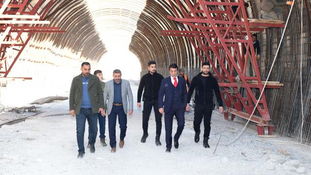 Çatak Belediye Başkanı Şeylan, çığ tüneli inşaatında inceleme yaptı