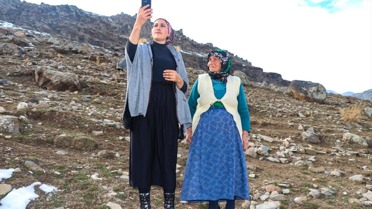 "Tehlikeli olduğu için minareye çıkmaları yasaklandı"