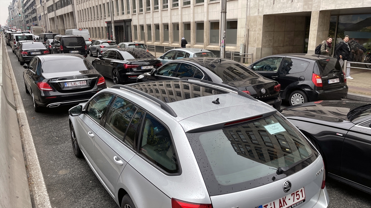 Uber, Brüksel`de profesyonel lisans sahibi sürücülerle çalışıyordu