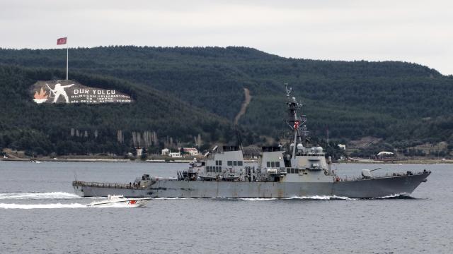 ABD donanma gemisi Çanakkale Boğazından geçti