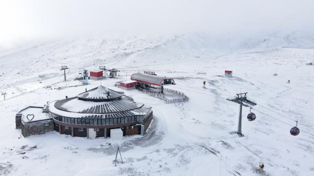Erciyes Kayak Merkezi beyaza büründü