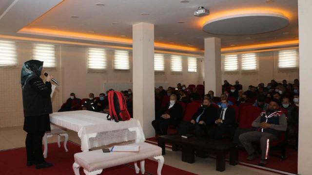 Erzurumda AFAD görevlileri belediye personeline doğal afetlerde alınacak tedbirleri anlattı