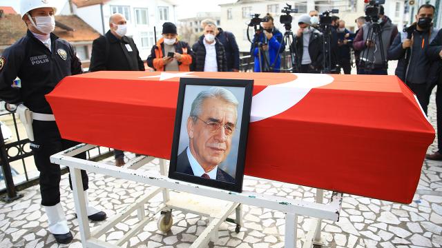 Eski İçişleri Bakanı Güneş son yolculuğuna uğurlandı