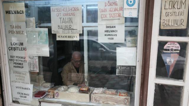 İzmirin 93 yıllık helvacısı