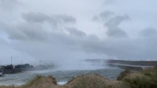 İskoçya'da Arwen fırtınasına 'kırmızı alarm'