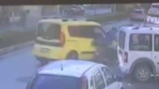 Kurye taktığı kaskla hayata tutundu