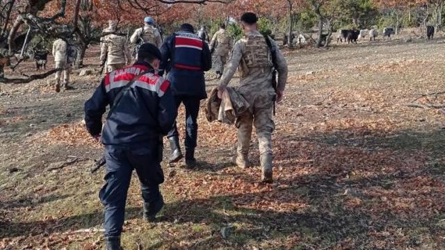 Jandarma ekipleri kaybolan 20 küçükbaş hayvanı drone desteğiyle buldu