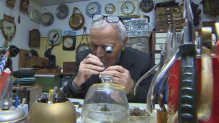 65 yıldır akrep ile yelkovana hayat veriyor