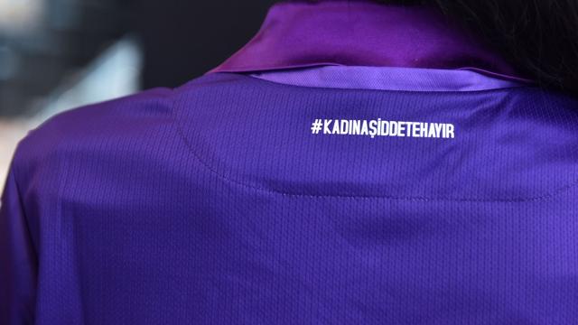 Samsunspordan kadına şiddetle mücadeleye "mor formalı" destek