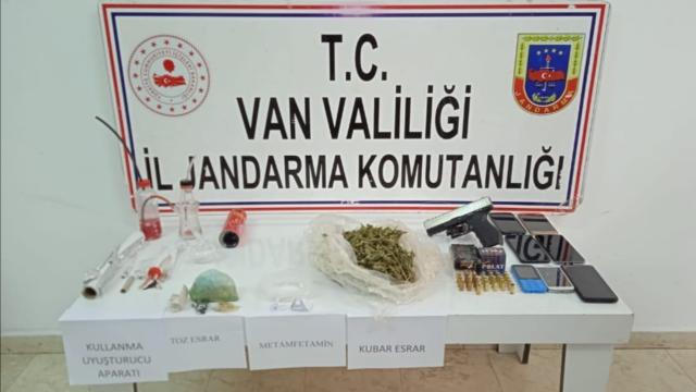Vanda uyuşturucu satıcılarına operasyon: 13 tutuklama