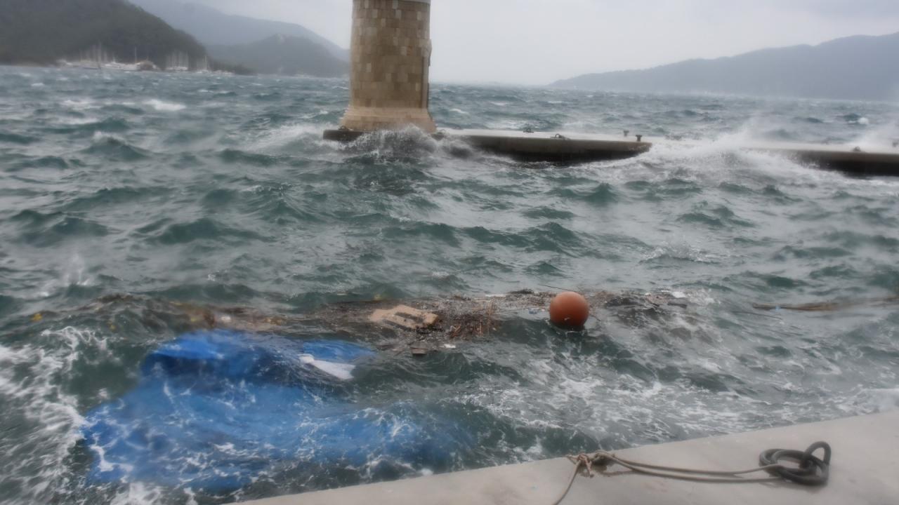 Şiddetli rüzgar hayatı olumsuz etkiledi