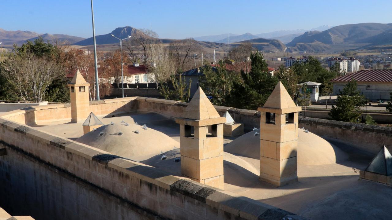 Malazgirt Savaşı`ndan sonra Erzurum`da Saltuklu Beyliğinin kurulduğunu hatırlatan Yurttaş,