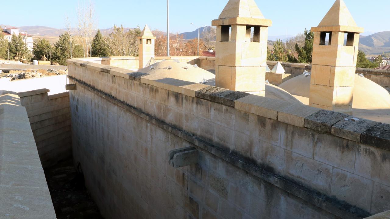  "Taşlarında erime yaşandığı için onarıma alındı"