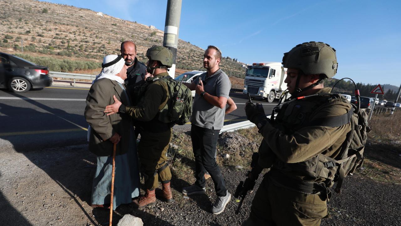 Yahudi yerleşimciler iki okulu ele geçirmeyi amaçlıyor