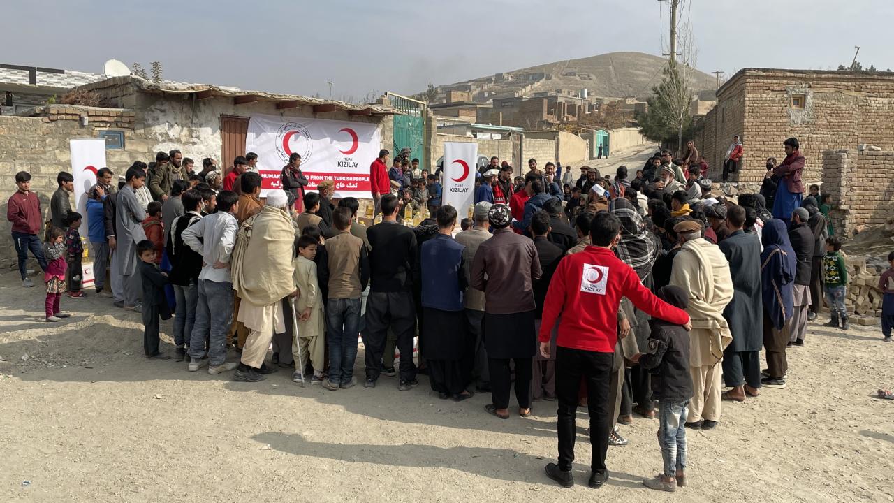 Yardım çalışmalarını ilerleyen günlerde diğer kentlerde de yapmayı planladıklarını dile getiren Ziya şunları kaydetti: