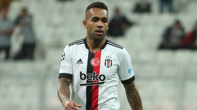 Beşiktaşta Teixeira ile yollar ayrıldı