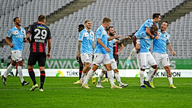 Lider Trabzonspor İstanbulda seriyi bozmadı