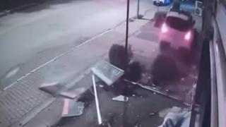 Fren yerine gaza bastı, ortalığı birbirine kattı