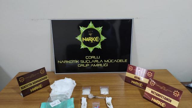 Tekirdağda polisten kaçarken kaza yapan otomobilde uyuşturucu ele geçirildi
