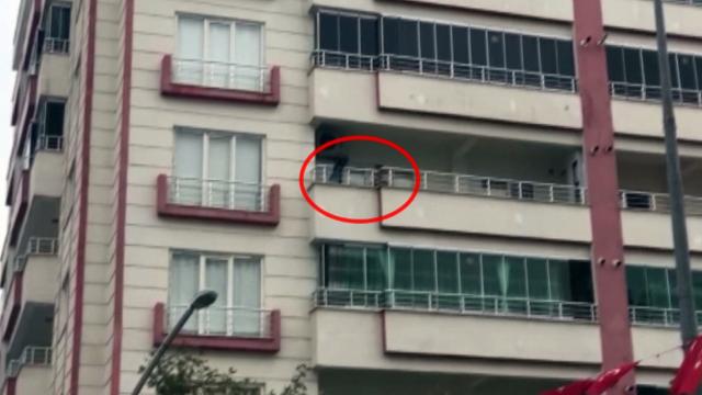 Balkon korkuluklarında tehlikeli oyun