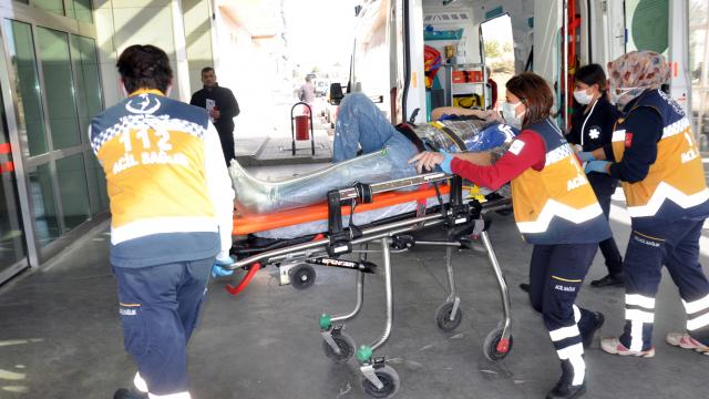 Tadilat yaparken merdiven boşluğuna düştü
