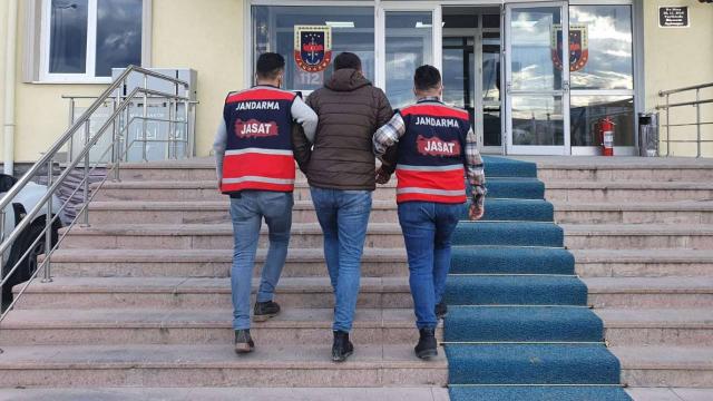 Emekli polisin tuvalette unuttuğu silahı çalan şüpheli yakalandı