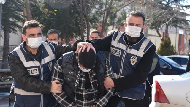 Afyonkarahisarda restoran girişinde çıkan silahlı kavgada 2 kişi yaralandı
