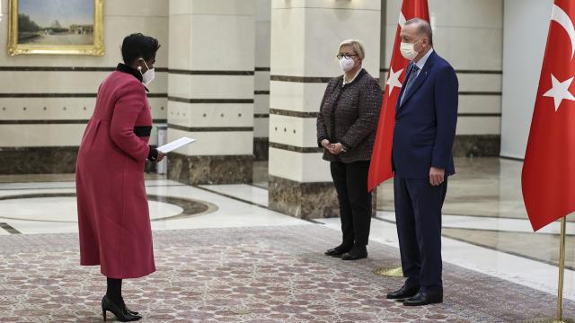 Büyükelçilerden Cumhurbaşkanı Erdoğana güven mektubu