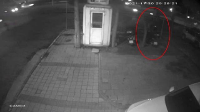 Sipariş bekleyen kuryenin motorunu çaldılar
