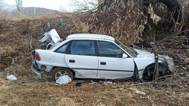Kahramanmaraşta şarampole devrilen otomobildeki 5 kişi yaralandı