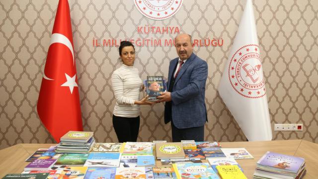 Kütahyada okullara 13 bin 200 kitap dağıtıldı