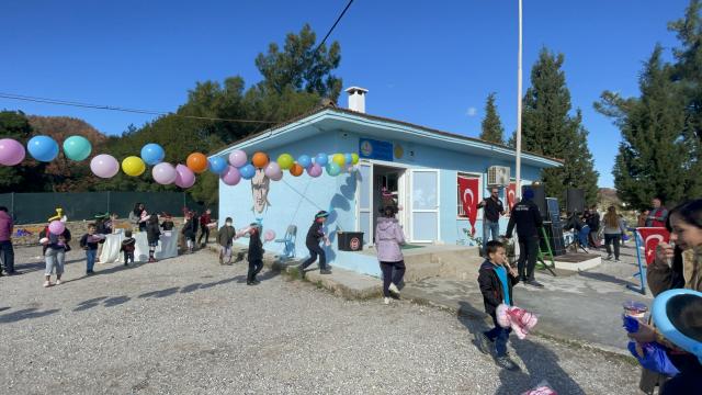 Muğlada okulun onarımına gönüllüler destek verdi