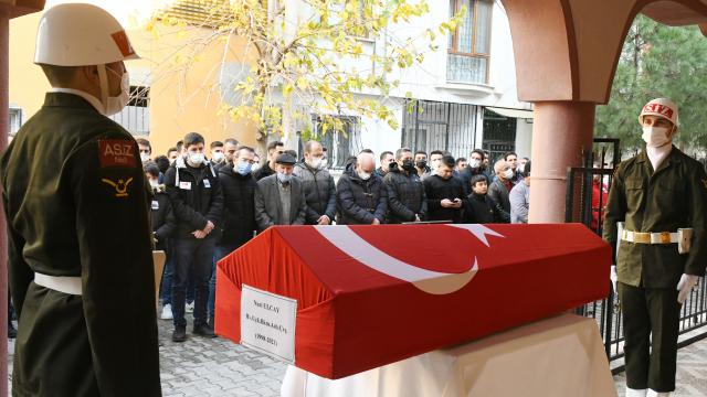 Denizde bulunan astsubay son yolculuğuna uğurlandı
