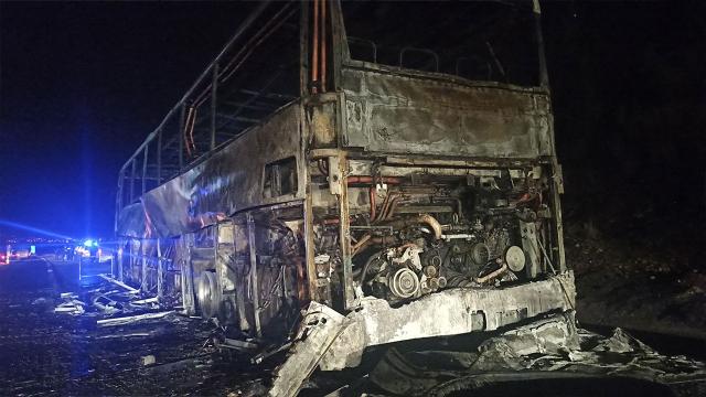 Osmaniyede seyir halindeki yolcu otobüsü yandı