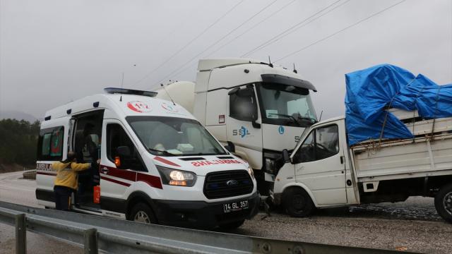 Yeni görev yerine taşınan doktor trafik kazası geçirdi