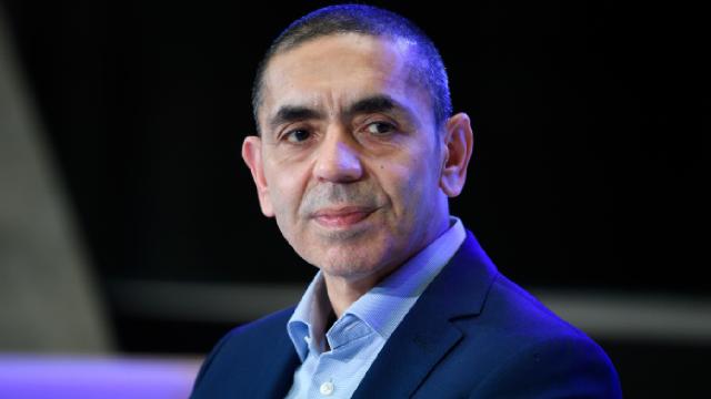 Uğur Şahin: Omicron varyantı nedeniyle herhangi bir korku duymaya gerek yok