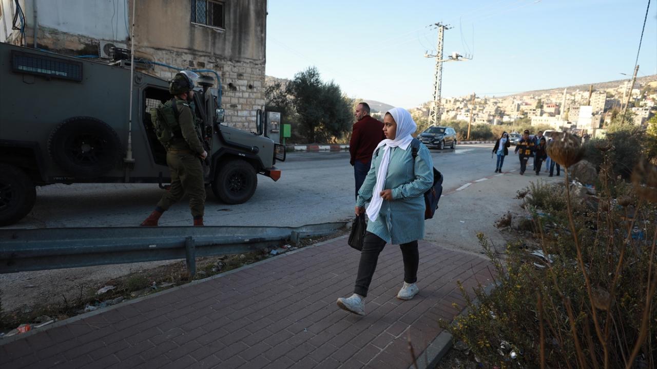 "Okullarını da Yahudi okullarına çevirmekle tehdit ediyorlar"