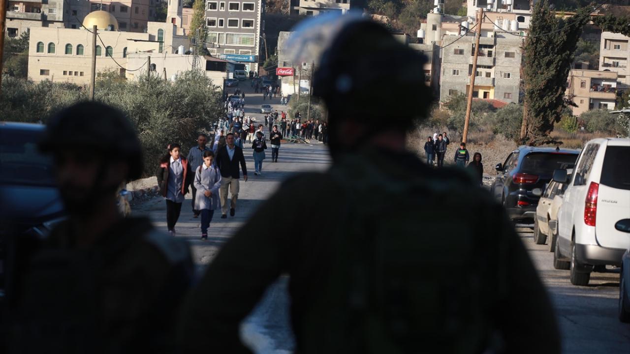 "150`den fazla öğrenci göz yaşartıcı gazdan etkilendi"