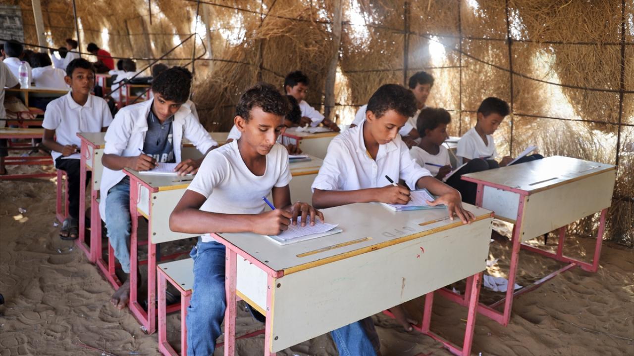 Yıkılan okulların yakınlarına mayın ve patlayıcı yerleştiriliyor