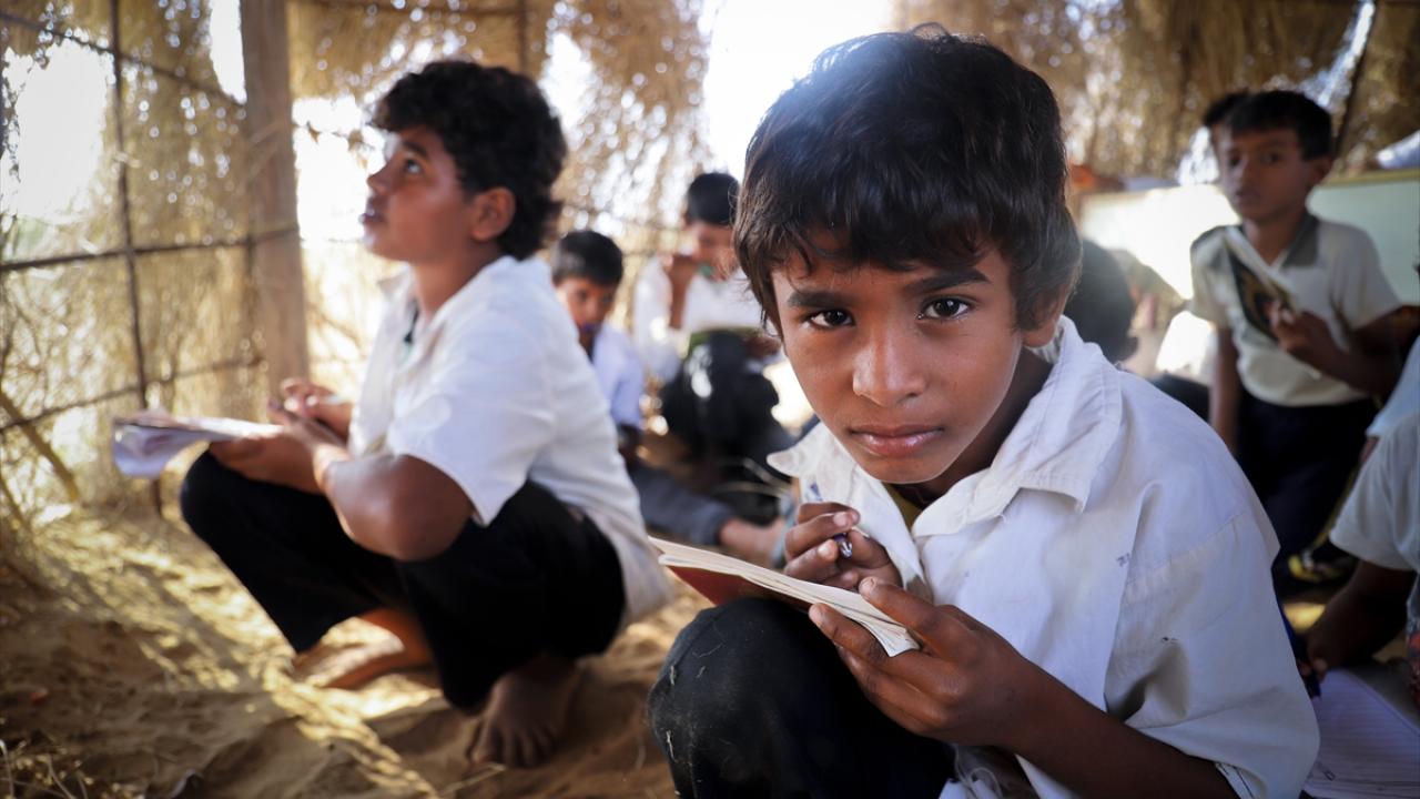 Öğrencilerin çoğunun okul çantası ve üniforması yok