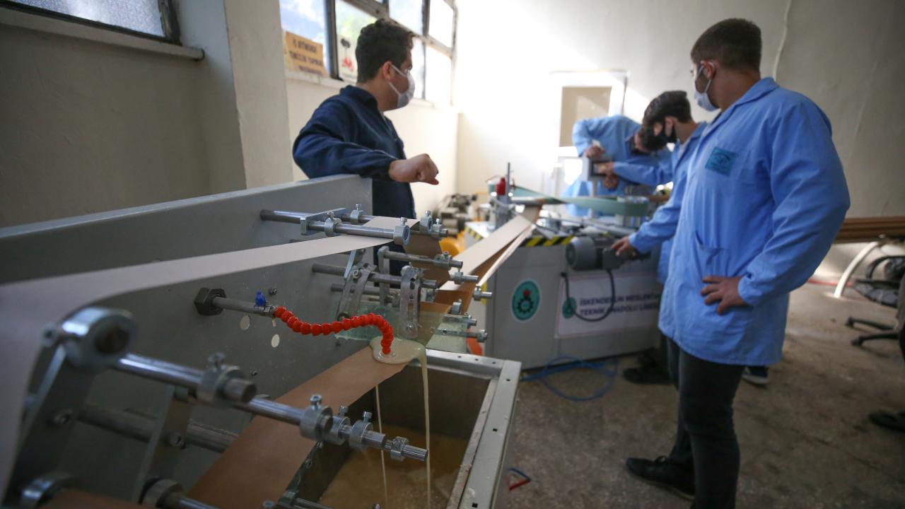 MESLEKİ EĞİTİMDE BURS VE İMKANLAR ARTIRILMALI