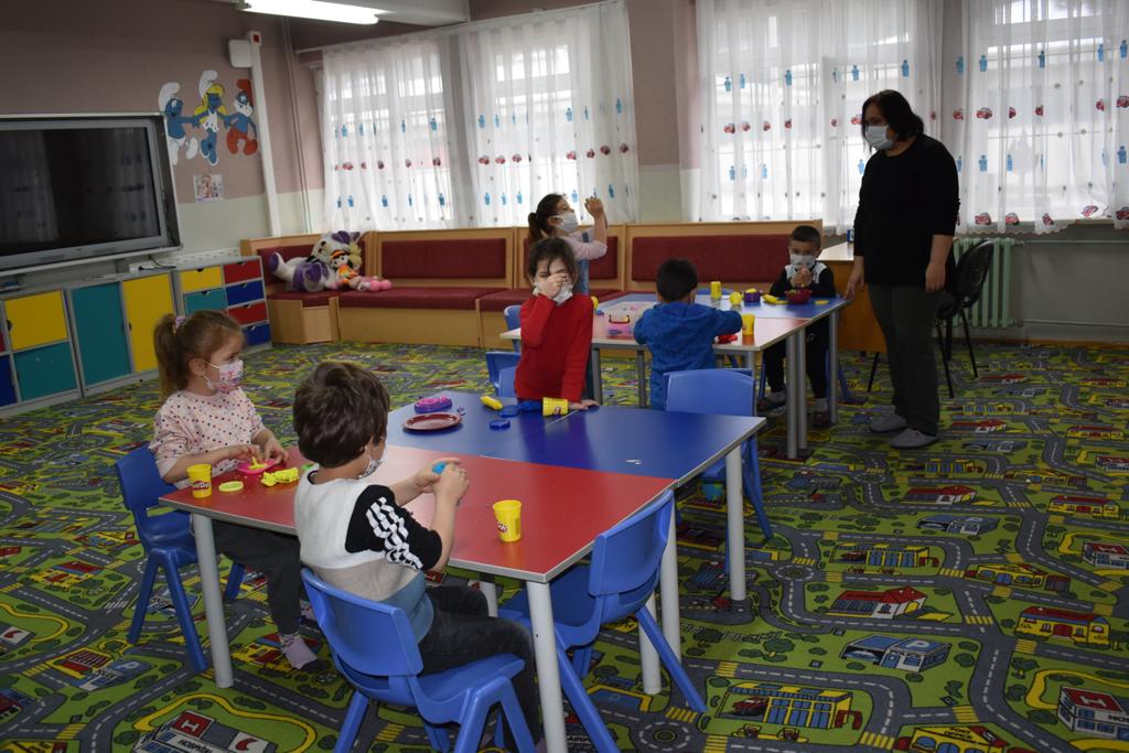 SÖZLEŞMELİ ÖĞRETMENLİK KALDIRILMALI