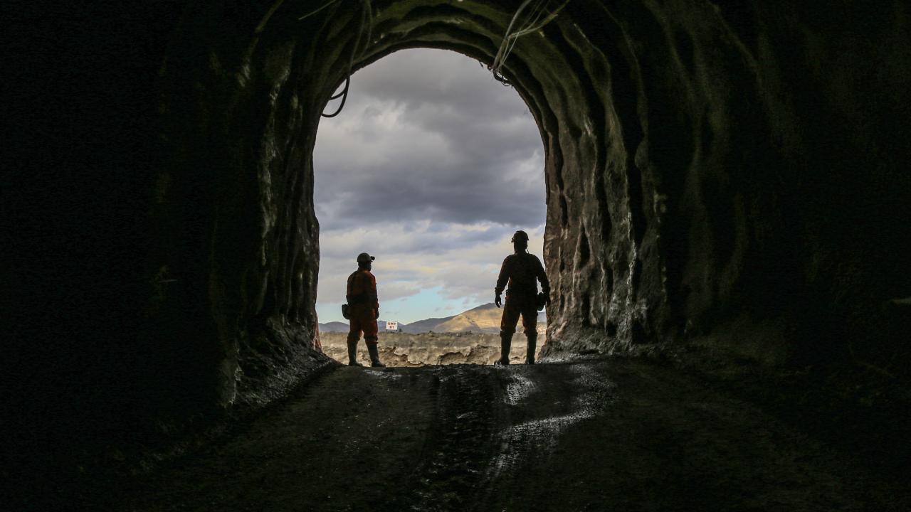 “Madenciler karanlığın aydınlık yüzleri”