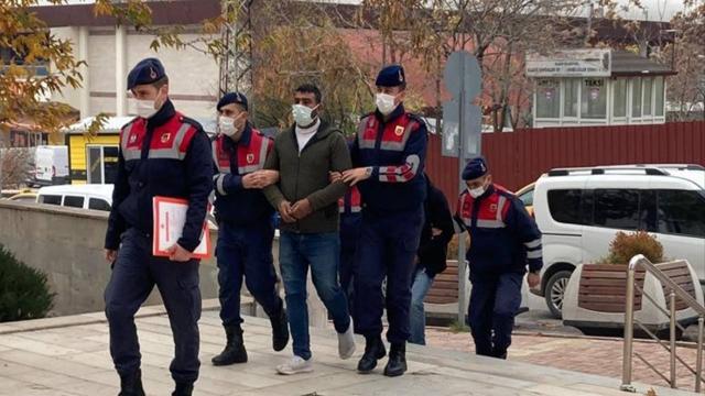 Vagonların bağlantı kancasını çalan 2 şüpheli yakalandı