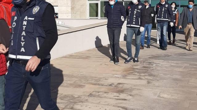 3 ilde "hayali konteyner" operasyonunda 2 tutuklama
