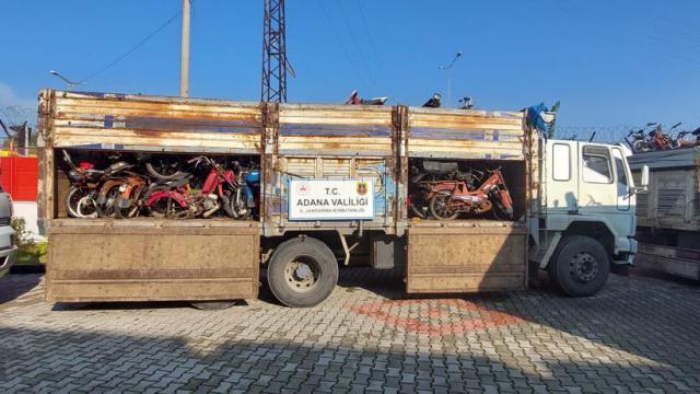 4 kamyonda 400 çalıntı motosiklet ele geçirildi