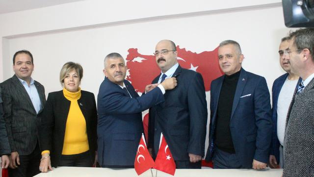 CHP ve İyi Partiden istifa eden 27 kişi MHPye katıldı