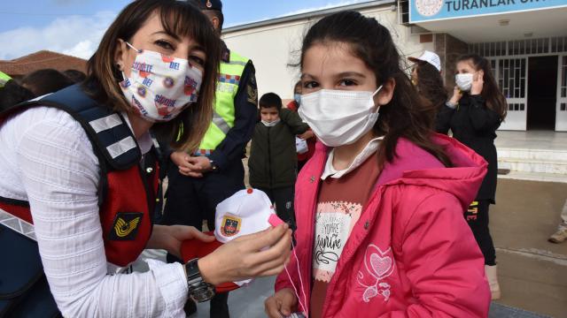 Germencikte jandarma, öğrencilerle buluştu