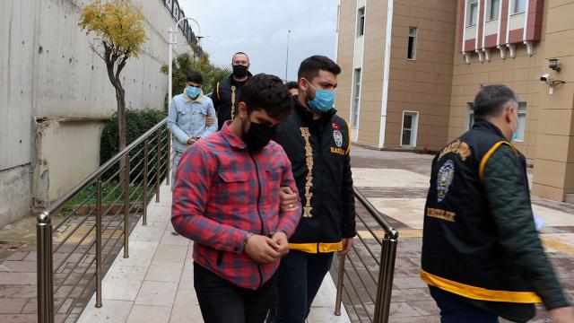 Mezun oldukları okulu soydular
