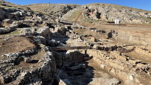 Adıyamandaki kazılarda 1600 yıllık dokuma atölyesi bulundu